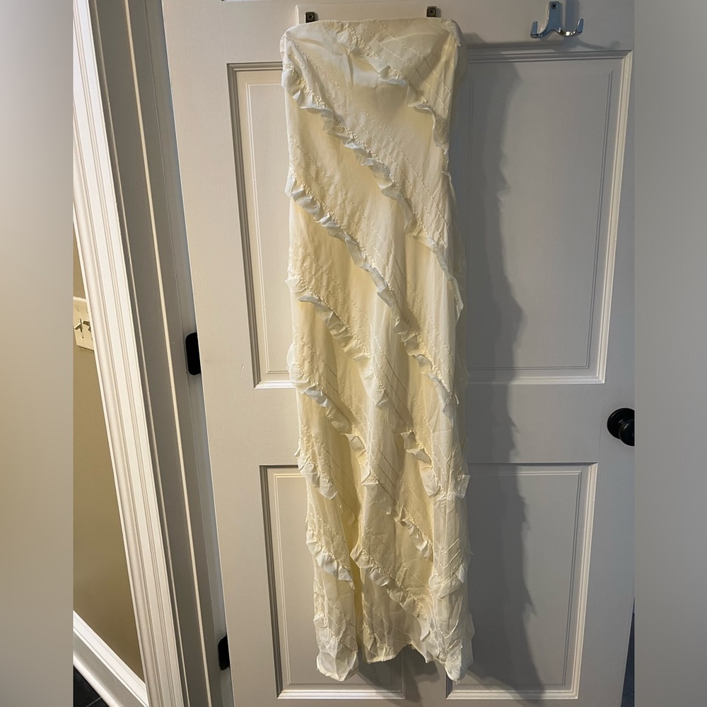 Brand: Princess Polly  // Size: S // Color: Pale Yellow